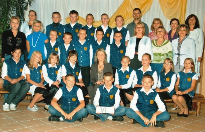 Klasa liczyła 21 uczniów.
Wychowawcą była p. Halina Krauze