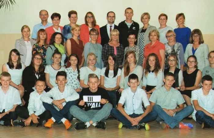Klasa liczyła 18 uczniów.
Wychowawcą była p. Halina Krauze